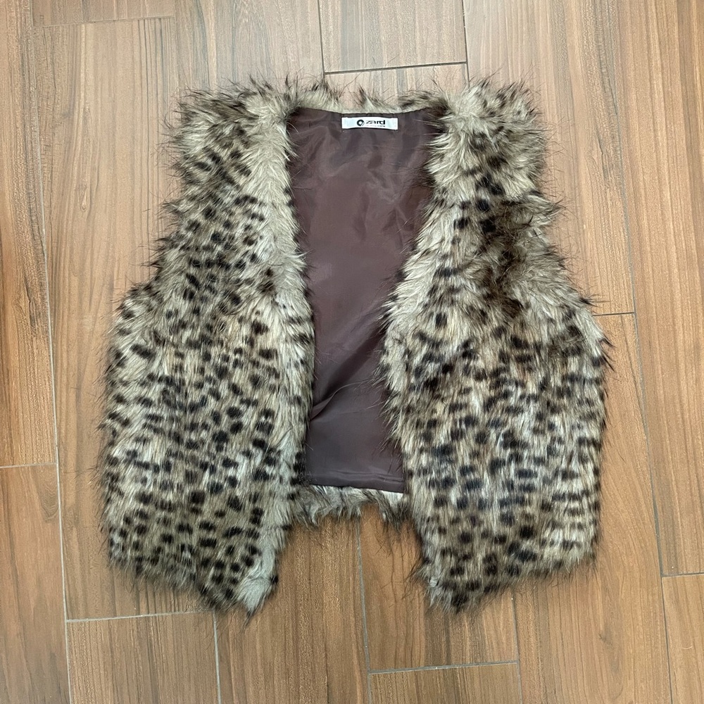 Animal Faux Fur Vest - Picture 1 of 1